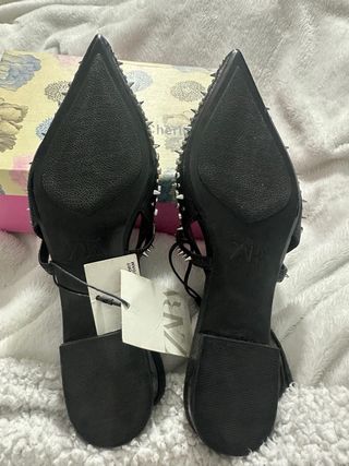 ZAPATO ZARA TACHUELAS