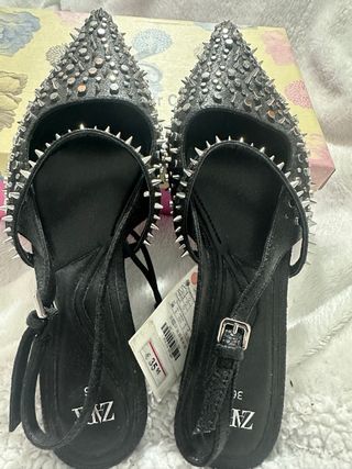ZAPATO ZARA TACHUELAS