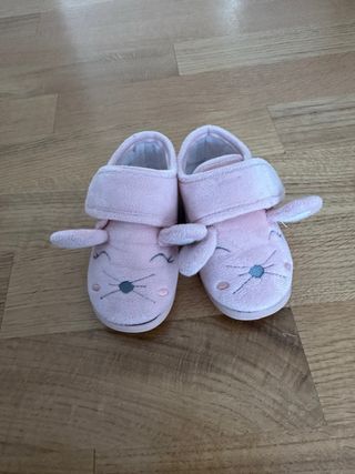 Zapatillas de andar por casa talla 23