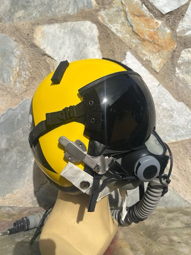 Casco de vuelo de piloto de caza militar F-18 .