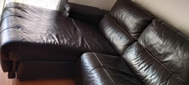 Sofá chaise long cuero