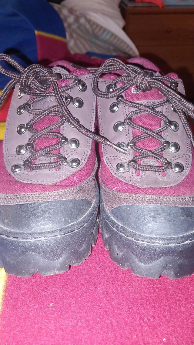 Nike Lahar Dark Beetroot (OFERTA, incluye pantalon