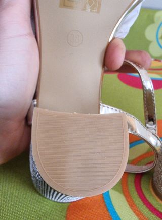 Zapatos de tacón dorados nuevos 38