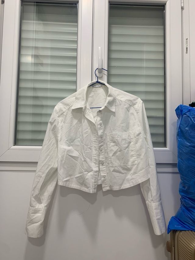 Camisa crop BERSHKA manga larga