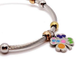 Pulsera ajustable de acero con colgante de trébol