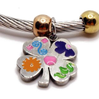 Pulsera ajustable de acero con colgante de trébol