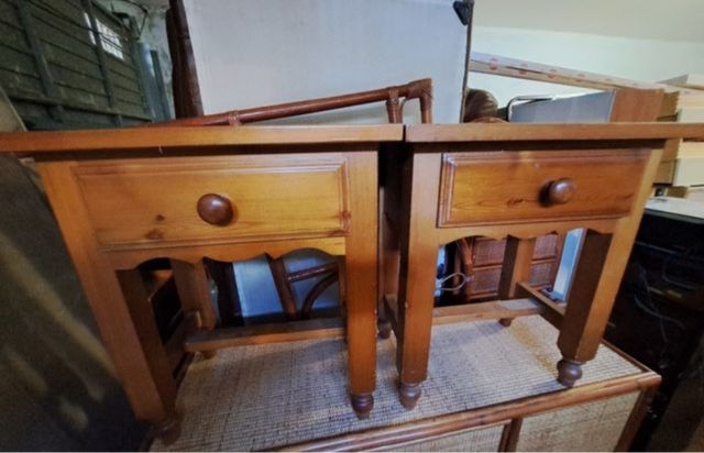 Mesita y comoda de pino