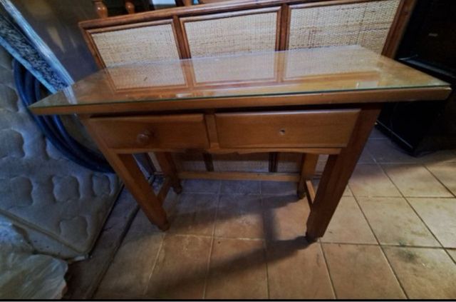 Mesita y comoda de pino