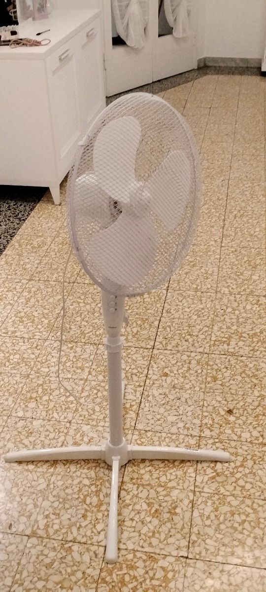 Ventilatore con piantana regolabile