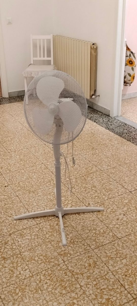 Ventilatore con piantana regolabile
