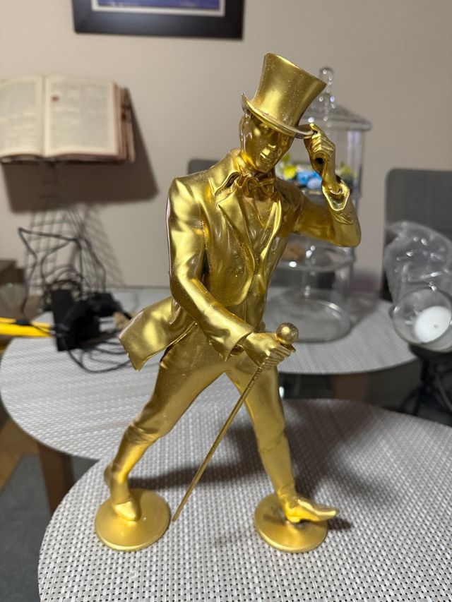 Estatua jhonnie walker