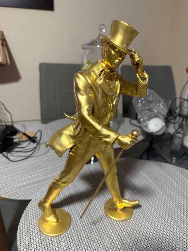 Estatua jhonnie walker