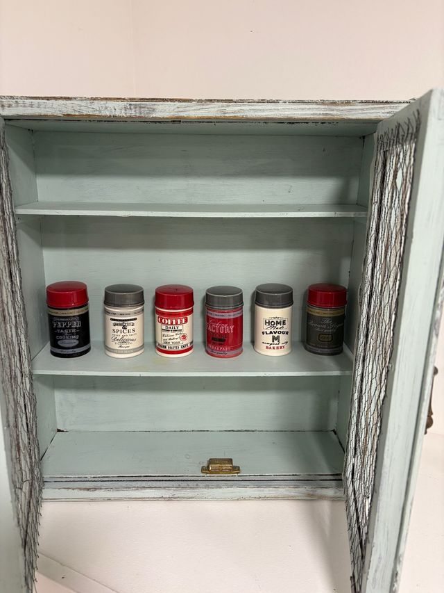 estanteria/armario pequeña