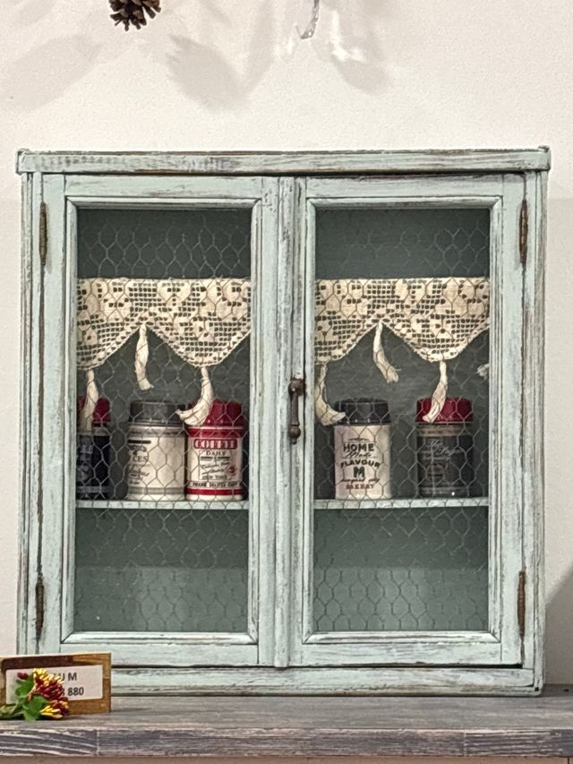 estanteria/armario pequeña