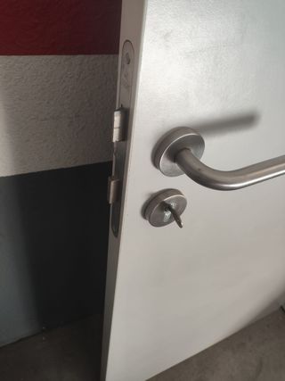 2 puertas con llaves