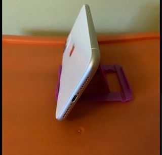 Iphone 11 COMO NUEVO blanco 64gb 94% unica dueña