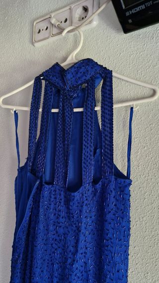 Vestido azul de fiesta con pedrería 