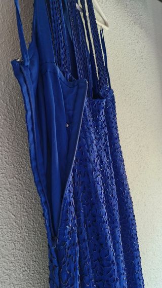 Vestido azul de fiesta con pedrería 
