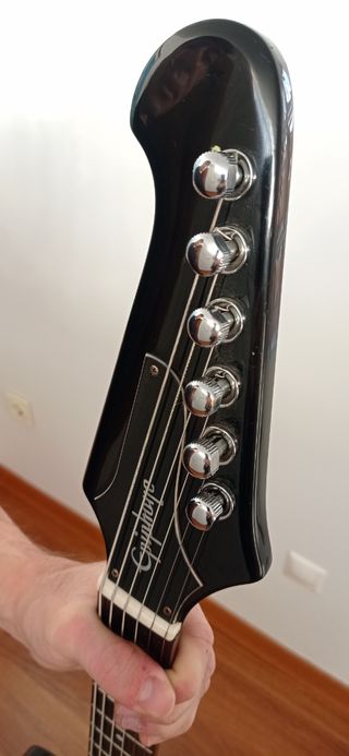 Guitarra eléctrica Epiphone y estuche
