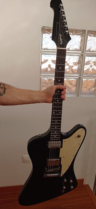 Guitarra eléctrica Epiphone y estuche