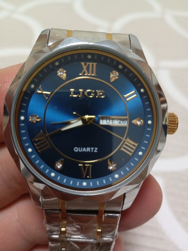 Relog lige  cuarzo .hombre