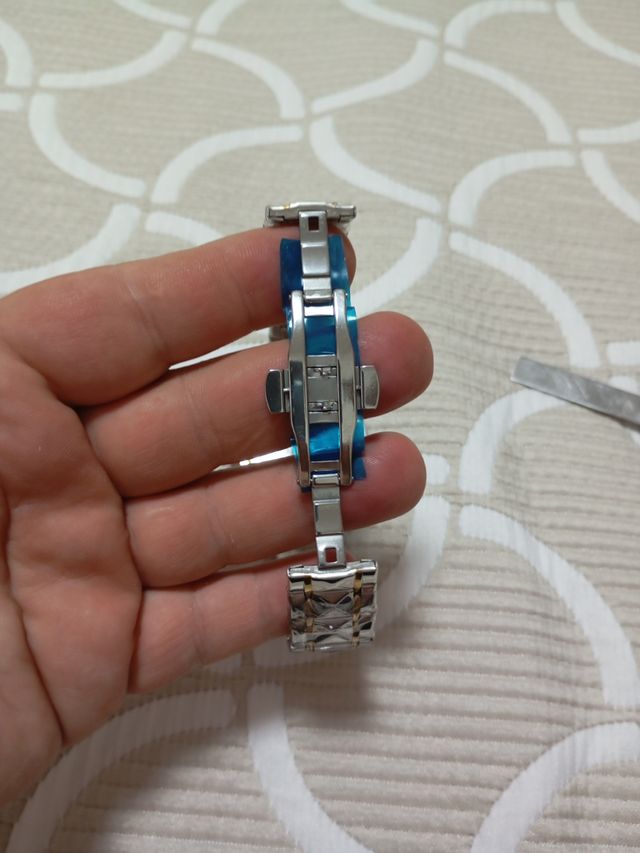 Relog lige  cuarzo .hombre