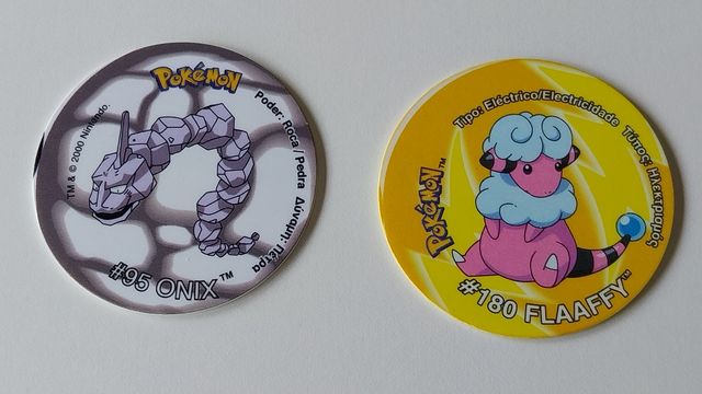 2 tazos Pokemon.