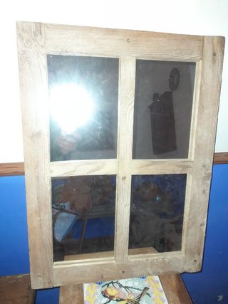 Antiguo ventano con espejo