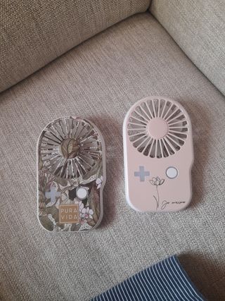 Dos ventiladores de mano carga usb. Muy bonitos