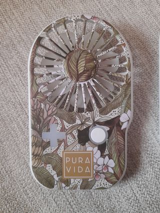 Dos ventiladores de mano carga usb. Muy bonitos