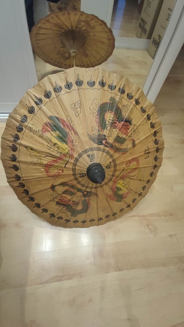 Sombrilla oriental de papel