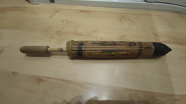 Sombrilla oriental de papel