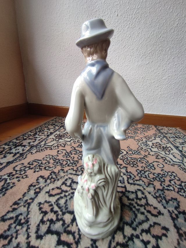 Figura cerámica hombre con pato