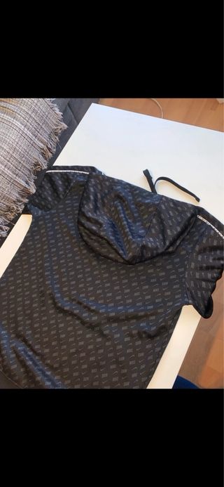 sudadera nike negra en perfecto estado