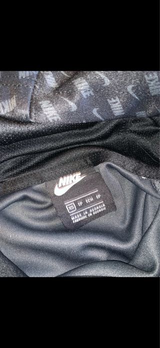 sudadera nike negra en perfecto estado