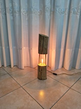 Lampada in legno artigianale 
