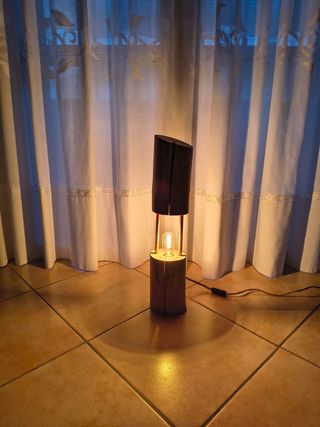 Lampada in legno artigianale 