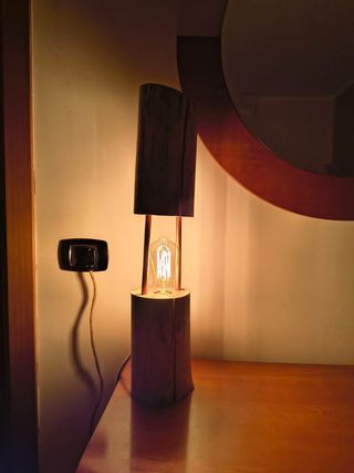 Lampada in legno artigianale 