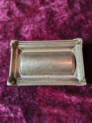 Caja de bronce modernista para sellos