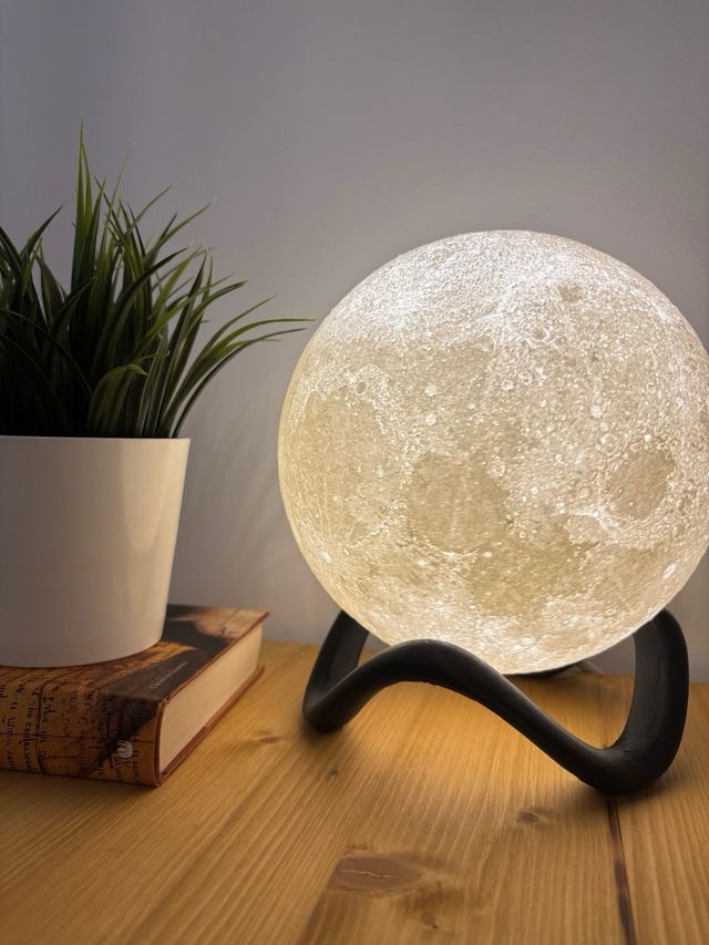 Lámpara Luna 3D Un pedazo del universo en tu hogar