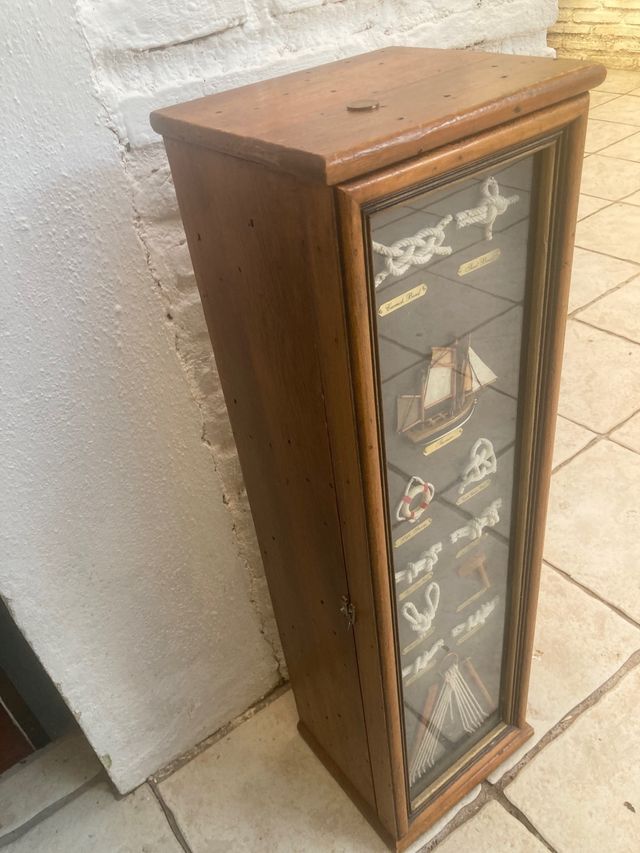 bonito muble auxiliar