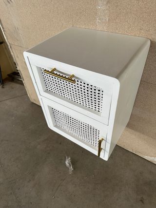 Mesita de noche colgada madera y ratán