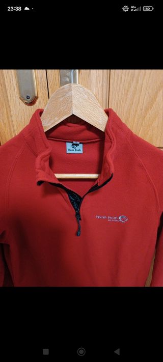 Forro polar rojo Neak Peak