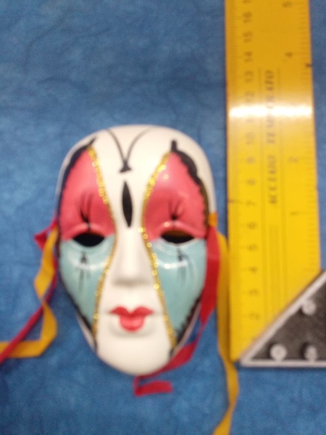 3 MINI MASCARAS VENECIANAS DE CERAMICA.