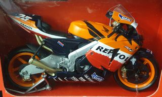 Modellino moto Daniel Pedrosa 26 scala 1:12