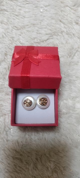 Pendientes de perla y rosa dorada