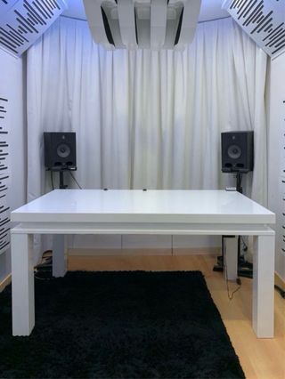 mesa de diseño blanca lacada con leds