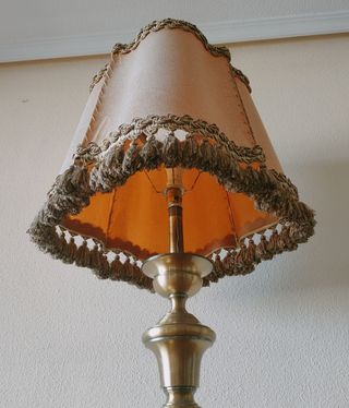 Lámpara de pié de bronce