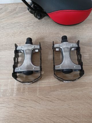 Combo sillín KGADK+ Pedales