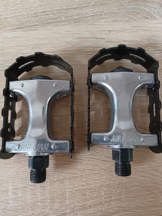 Combo sillín KGADK+ Pedales